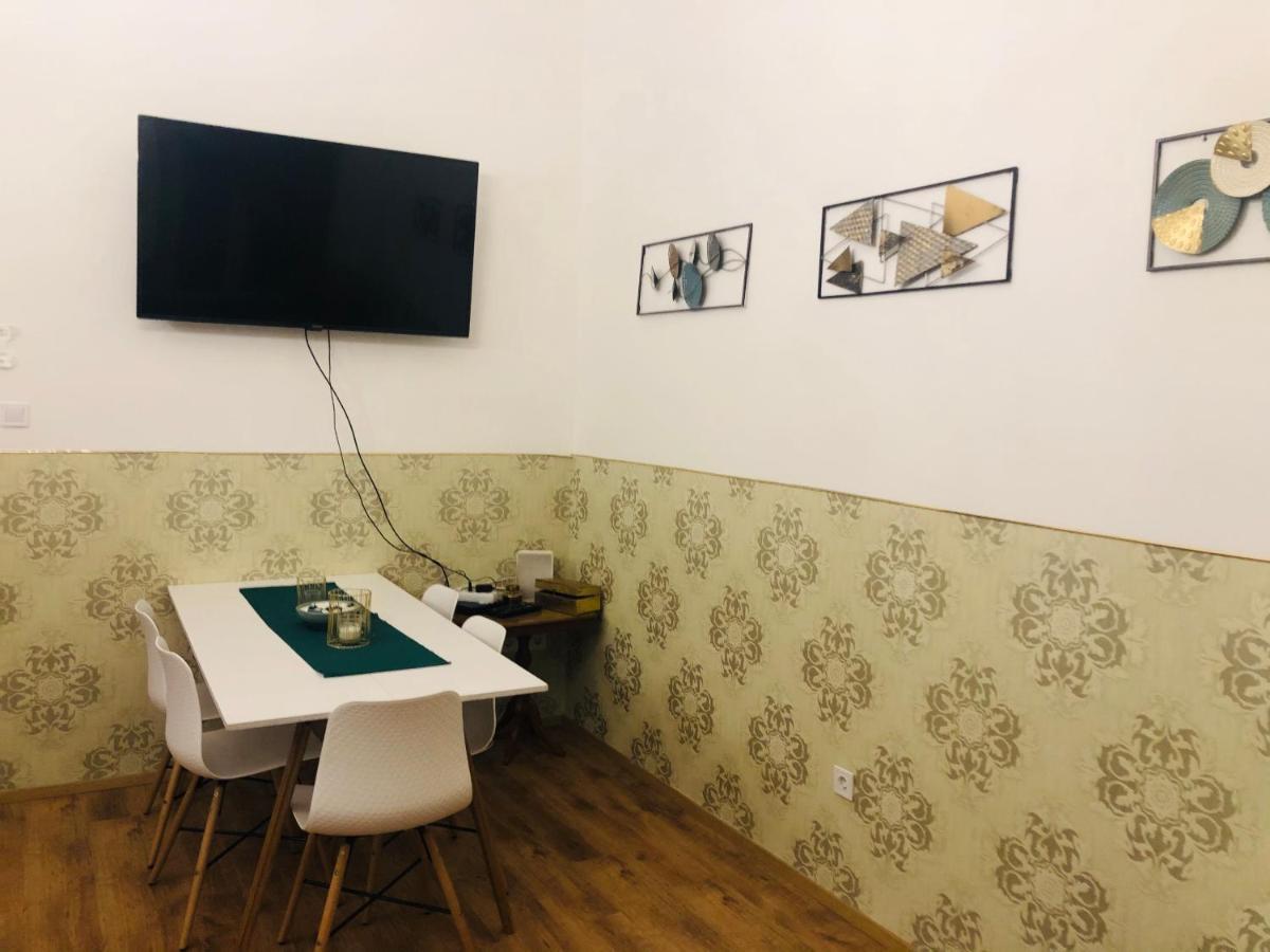 Modern Classic On Kiraly Budapest Eksteriør billede